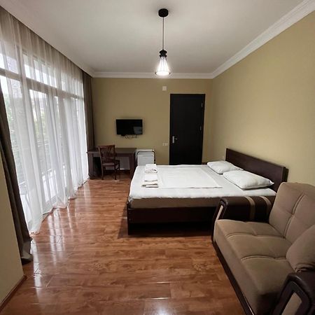 Guest House Madonna Kobuleti Exterior foto