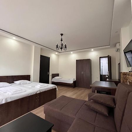 Guest House Madonna Kobuleti Exterior foto