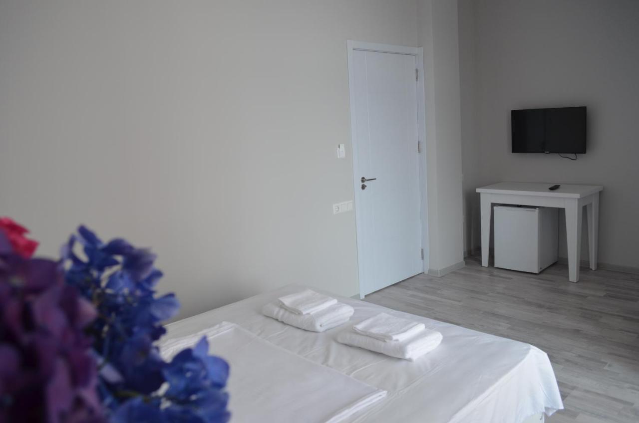 Guest House Madonna Kobuleti Exterior foto