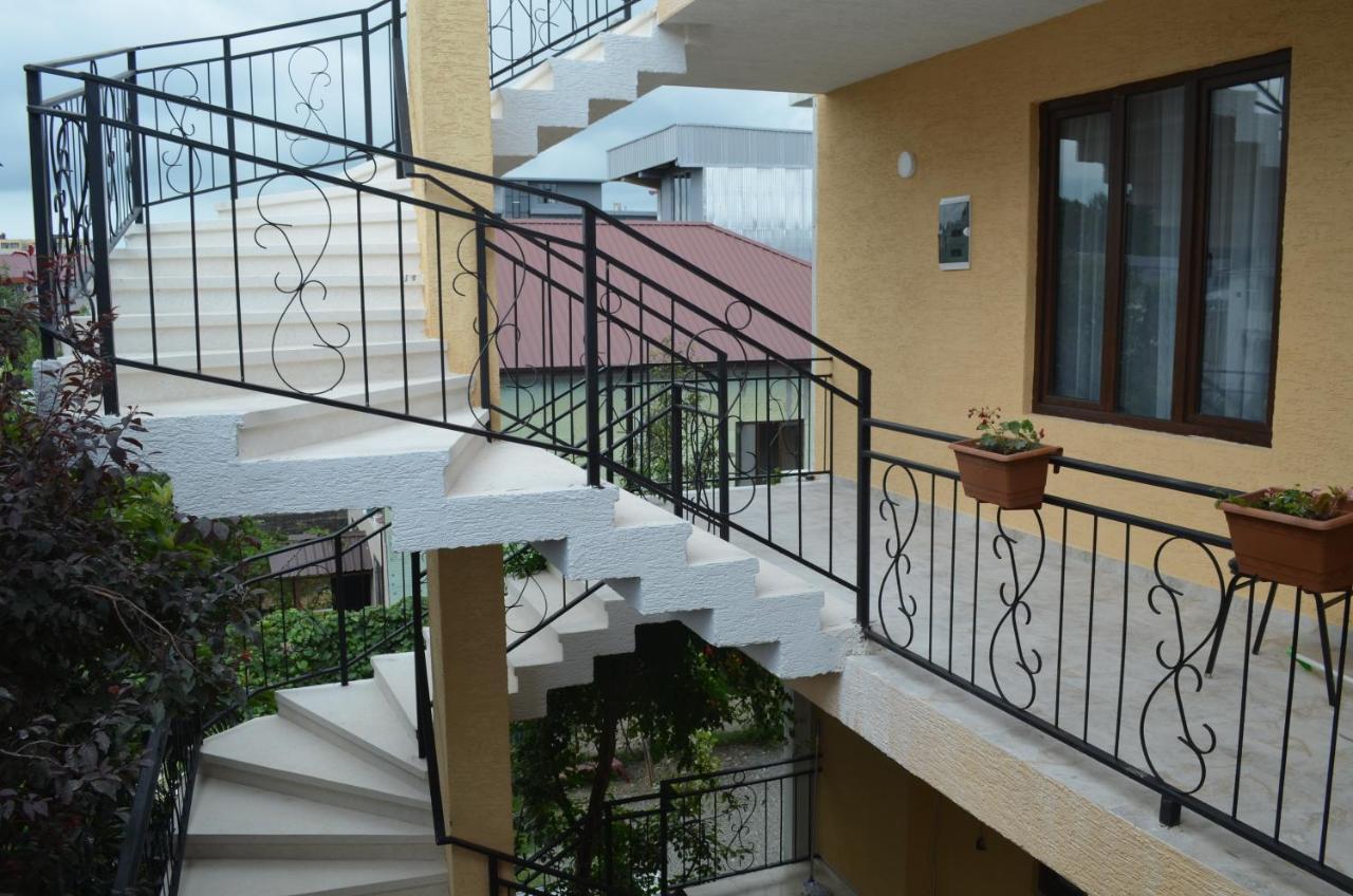 Guest House Madonna Kobuleti Exterior foto