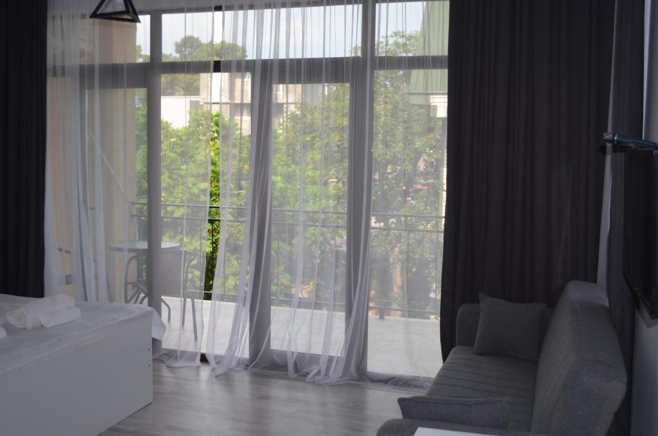 Guest House Madonna Kobuleti Exterior foto