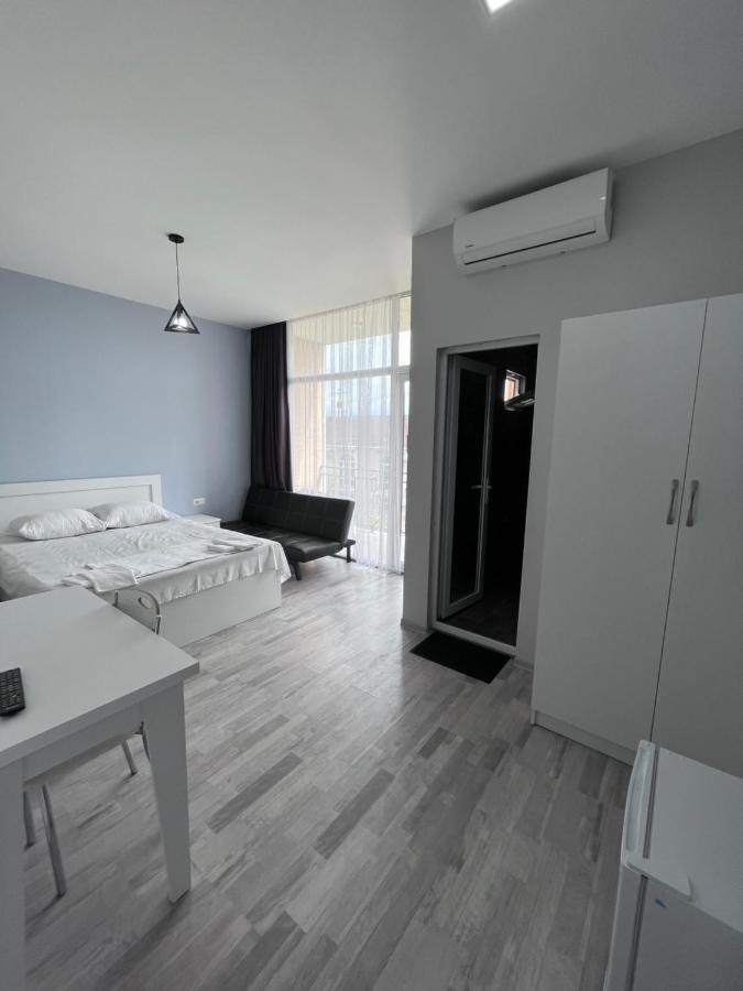 Guest House Madonna Kobuleti Exterior foto