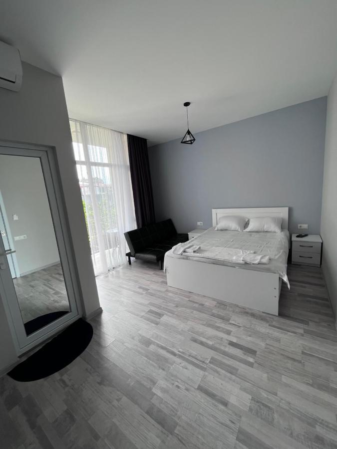 Guest House Madonna Kobuleti Exterior foto