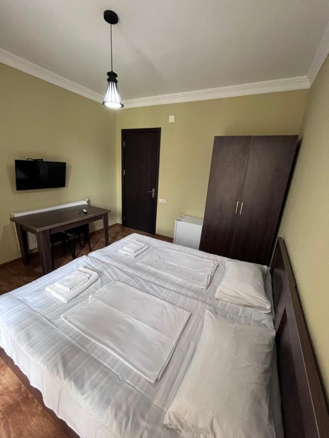 Guest House Madonna Kobuleti Exterior foto