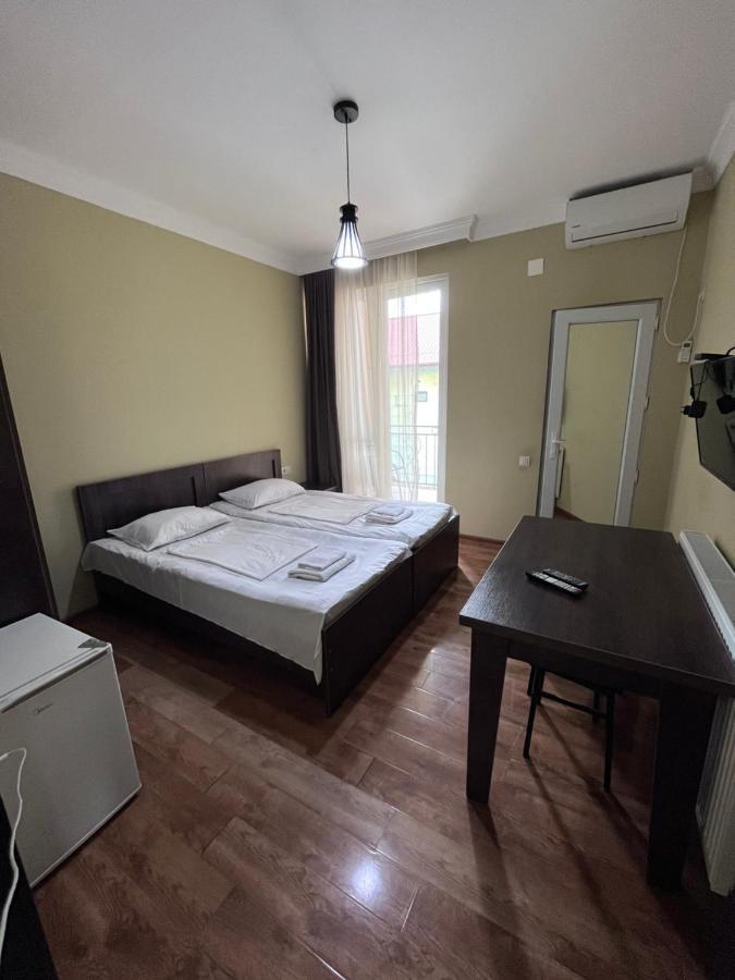 Guest House Madonna Kobuleti Exterior foto