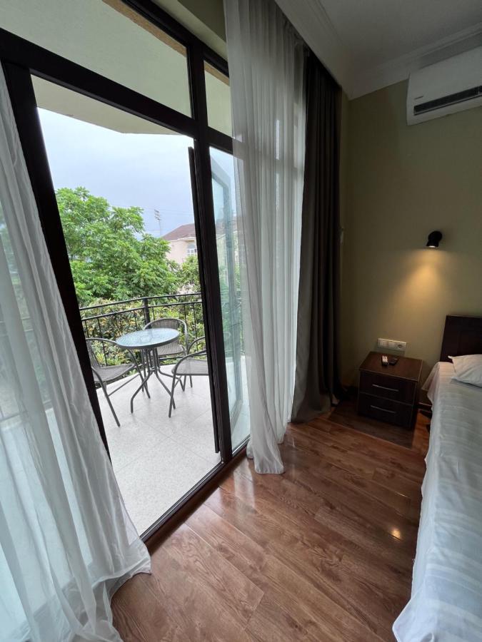Guest House Madonna Kobuleti Exterior foto