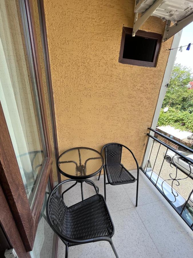 Guest House Madonna Kobuleti Exterior foto