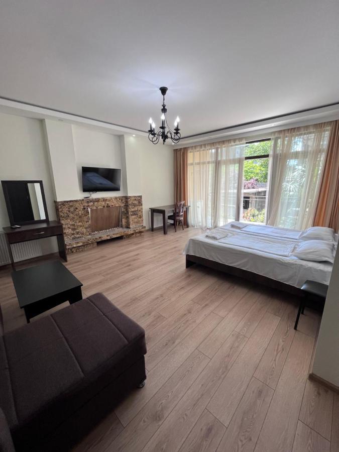 Guest House Madonna Kobuleti Exterior foto