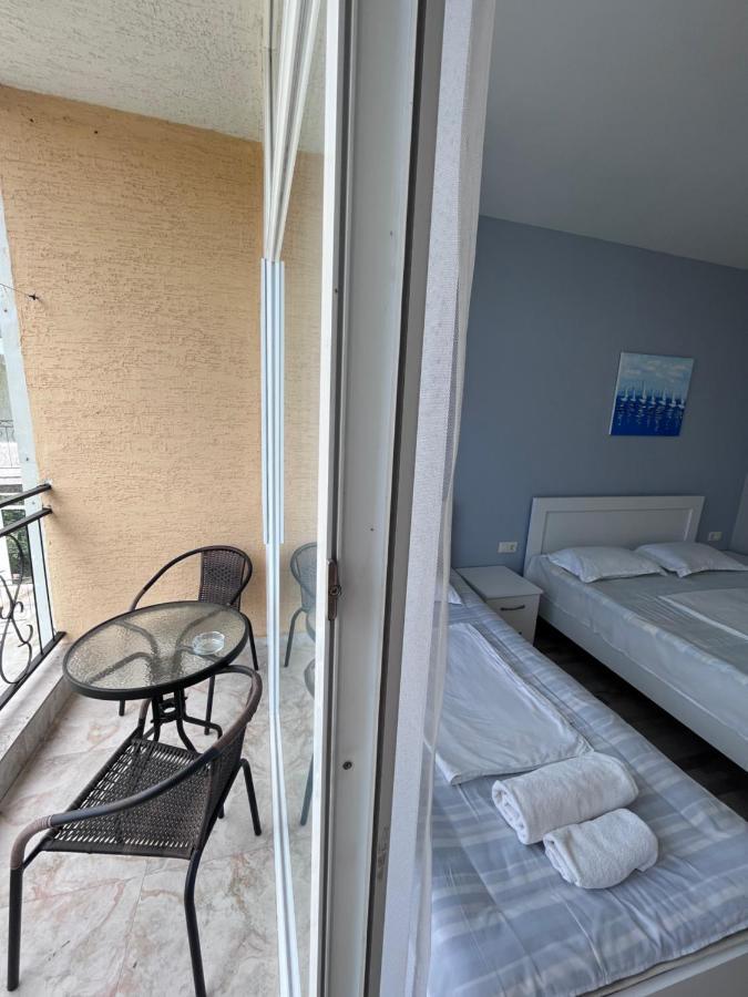 Guest House Madonna Kobuleti Exterior foto