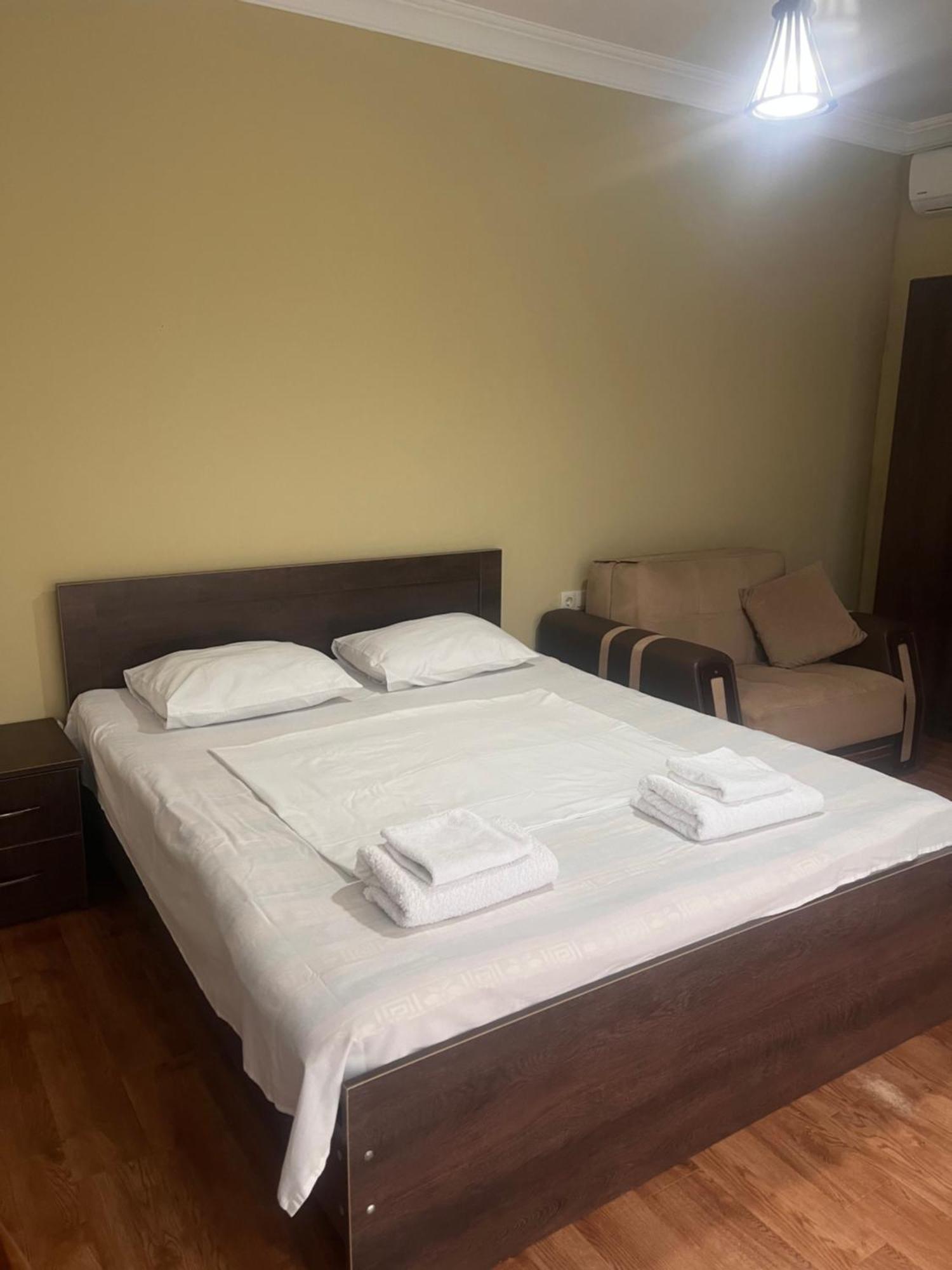 Guest House Madonna Kobuleti Exterior foto
